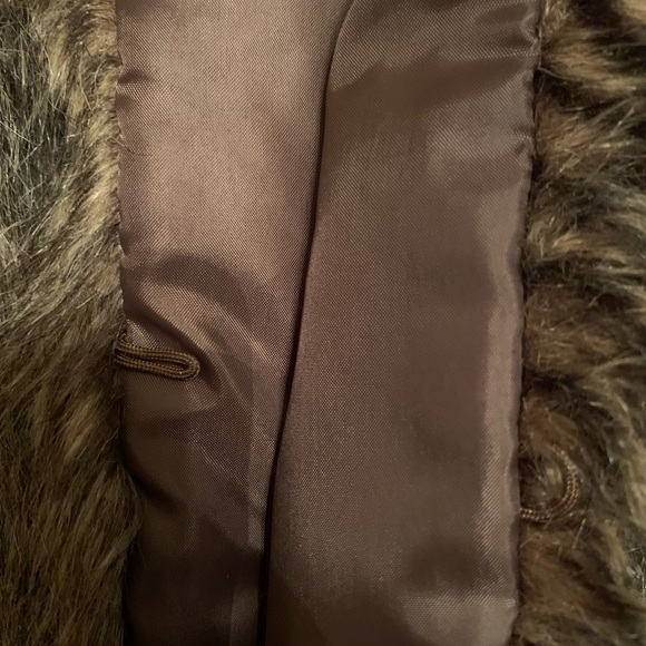 Faux Fur Vest - Picture 10 of 12